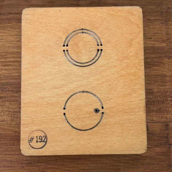 AccuCut Other - AccuCut Ellison 'Gift Tag Circle #2' Wooden Die (4.75" x 5.75")